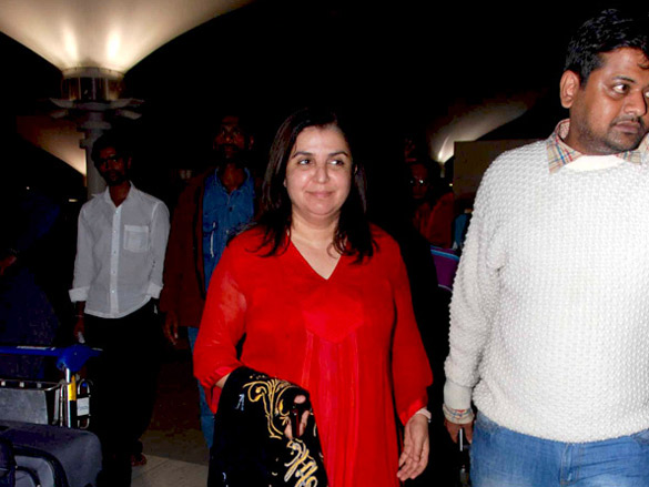 farah and saif ali khan spotted at the airport 4