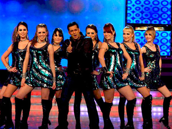 salman khan and katrina kaif on the sets of bigg boss 4 10