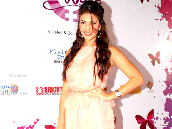 salman jacqueline sophie and neha at pearls waves concert 4