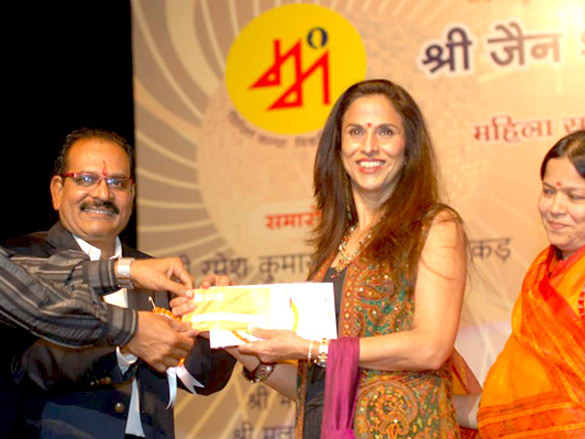 amrita rao rishi neetu dia and shobhaa de at wake and walk event 9