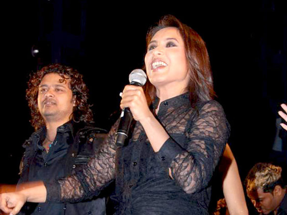 rani and vidya in a playful mood at mood indigo 8