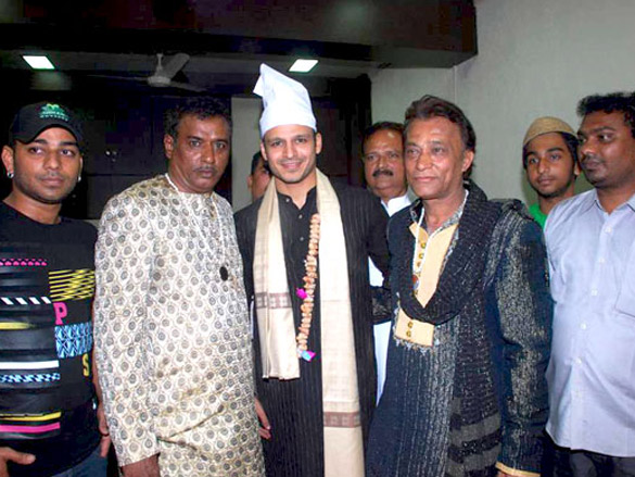 vivek oberoi visits mahim darga 8