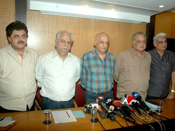 ramesh sippy and mukesh bhatt at producers guild meet 3