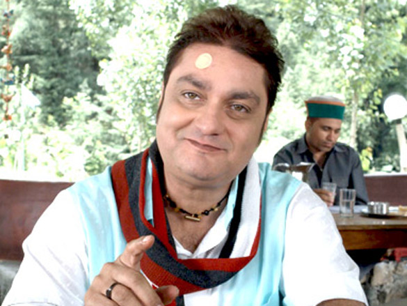 vinay pathak 32
