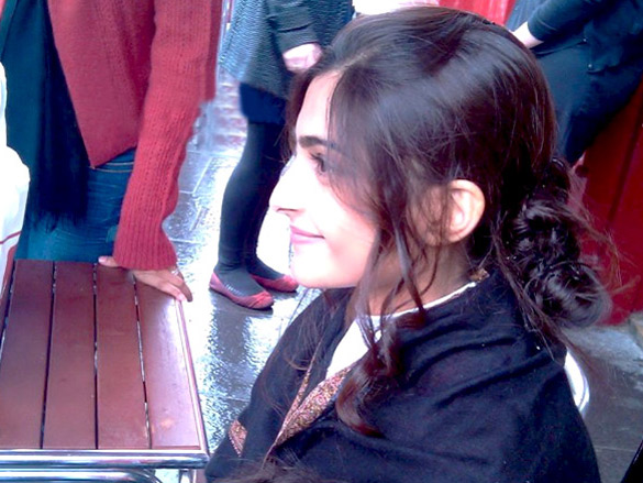 on the sets of mausam 3