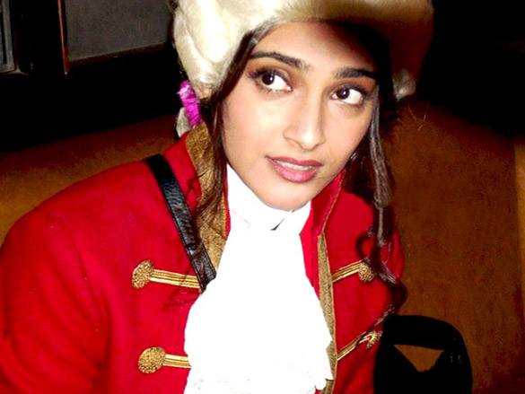 on the sets of mausam 4