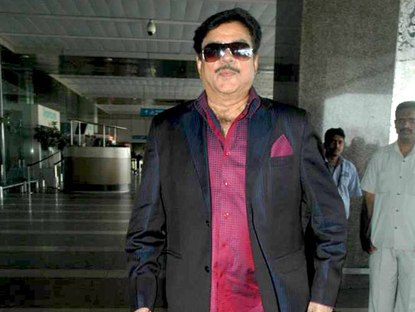 various celebs snapped at mumbai airport 6