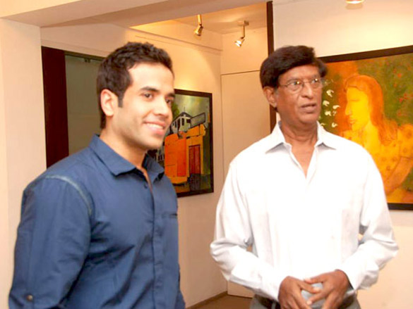 tusshar kapoor inaugurates bendre art event 12