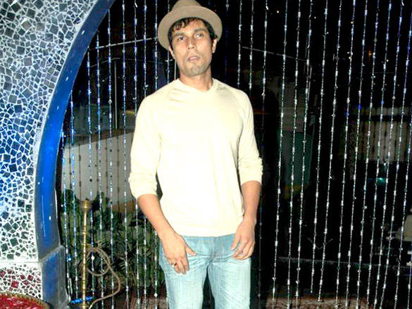 rajeshwari and claudia at vivek and parvezs bash 9