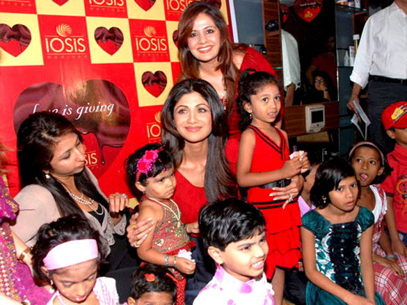 shilpa shetty at iosis event with underprivileged children 5