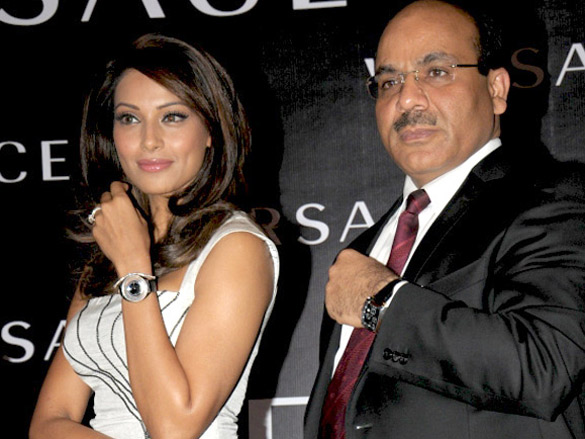 bipasha basu at timex group versace watch launch 4