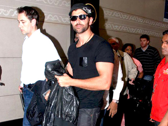 hrithik roshan leaves for star parivaar awards 2011 in venetian macau 4