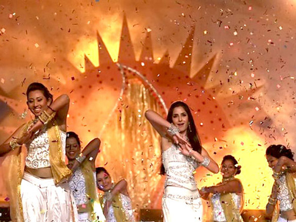 salman akshay and katrina perform at the tri nation show 17