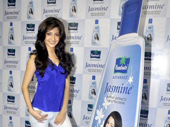 anushka sharma launches parachute jasmine coconut hair oil 5