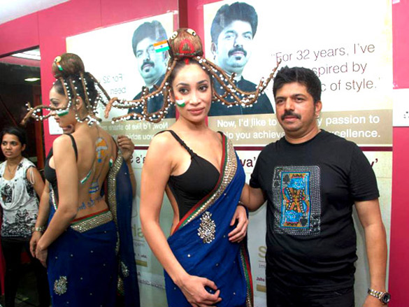 sofia hayat gets her bare back painted 4