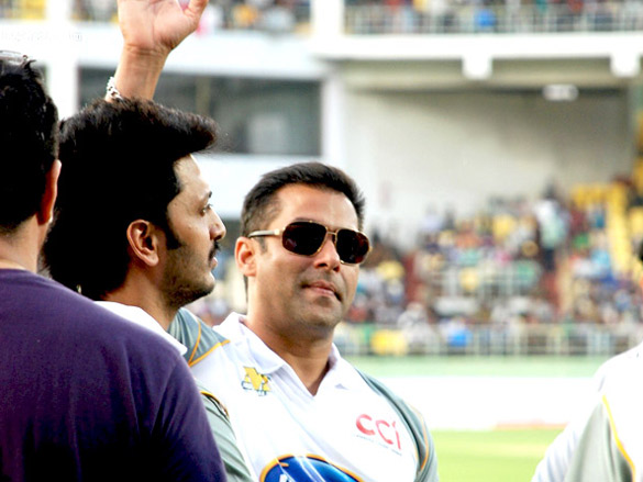 salman khan and genelia dsouza at ccl vizag cricket match 3