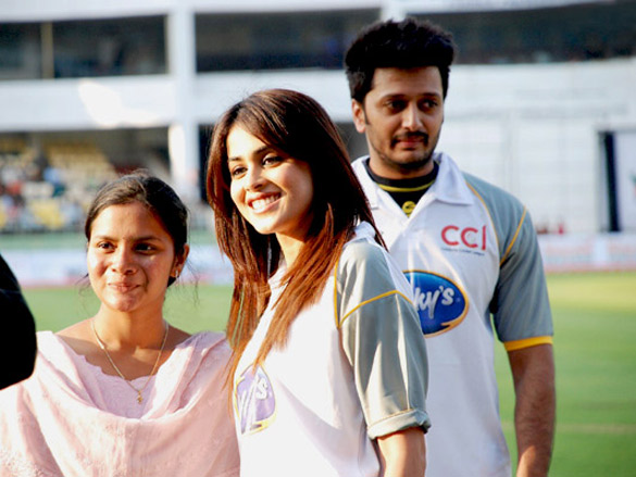 salman khan and genelia dsouza at ccl vizag cricket match 4