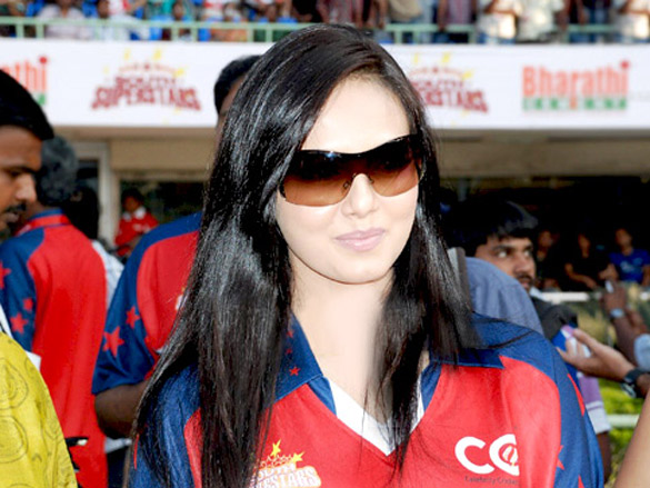 salman khan and genelia dsouza at ccl vizag cricket match 11