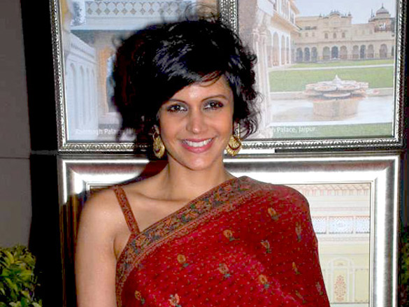 lara dutta dia mandira and shabana at ritu kumar show 14