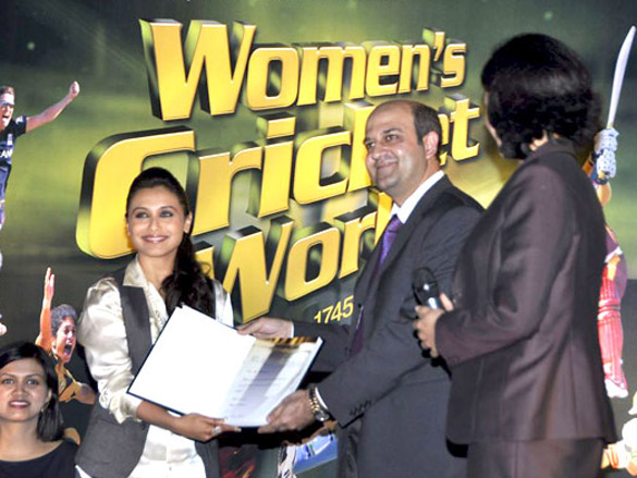rani mukherjee and devita saraf unveil www womenscricketworld com 5