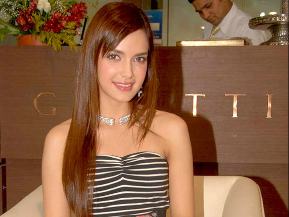 shazahn padamsee at giantii store 9