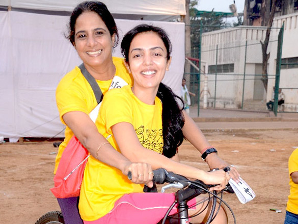 sab tvs entire family participates in mumbai cyclothon 7