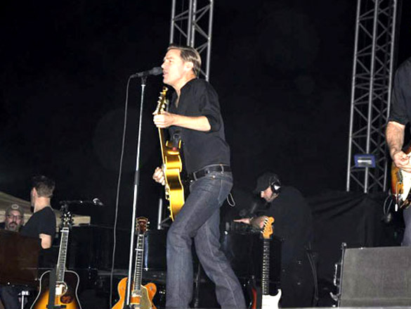 rani deepika and preity grace bryan adams live in concert 36