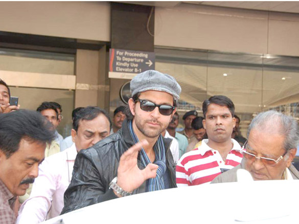 hrithik returns from london after madame tussauds launch 7