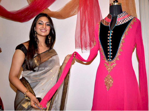 divyanka tripathi graces the times shagun exhibition 4