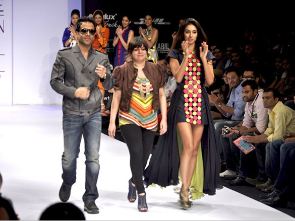 tusshar and preeti desai walk the ramp for sabbah sharma at lakme fashion week 2011 day 2 2