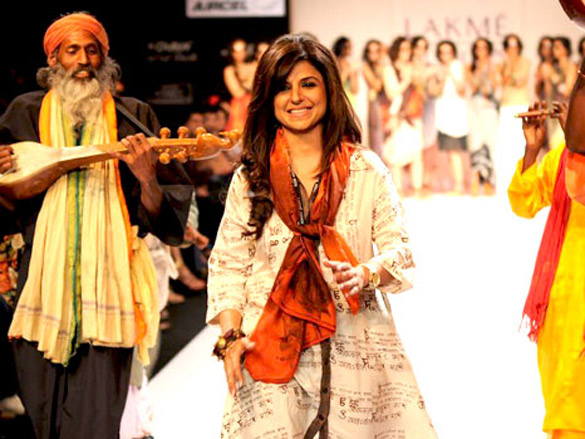 sridevi and vidya malvade grace babita malkanis show at lakme fashion week 2011 day 3 2