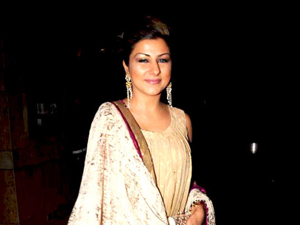 kareena sameera and amrita at manish malhotras show at lakme fashion week 2011 day 2 15
