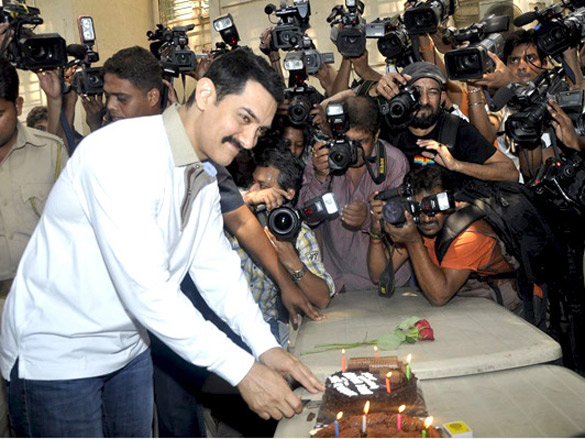 aamir khan celebrates 46th birthday with media 3