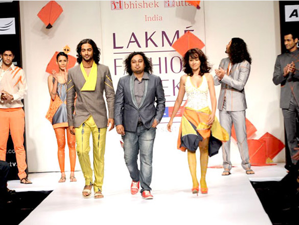 priyanka kothari and shayan munshi walk for abhishek dutta at lakme fashion week 2011 day 5 2