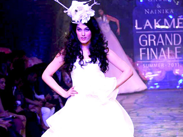 gauri nainikas showcase at lakme fashion week 2011 grand finale 6