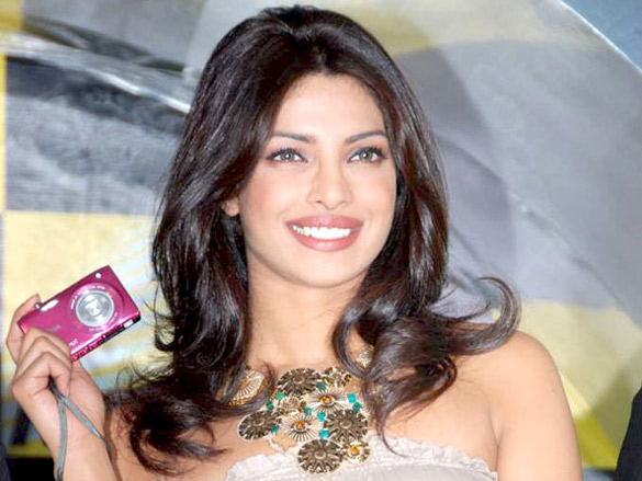priyanka chopra launches new nikon coolpix cameras 9