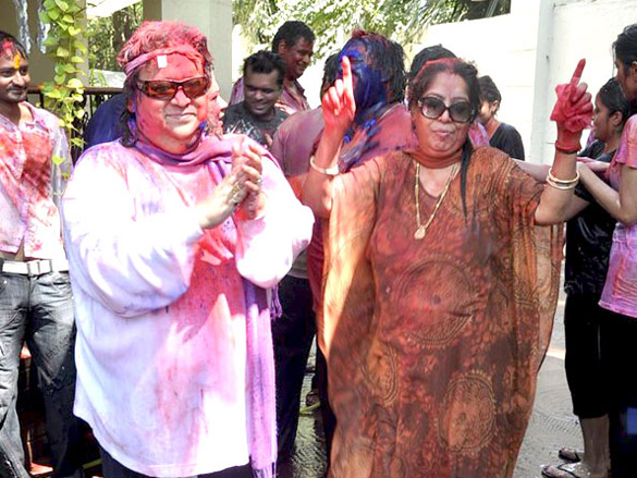 bappi lahiri celebrates holi in style 5