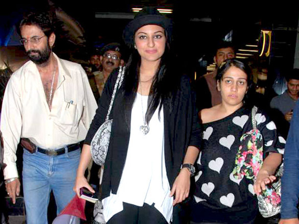 aishwarya vidya and others arrive from zee cine awards 2011 4