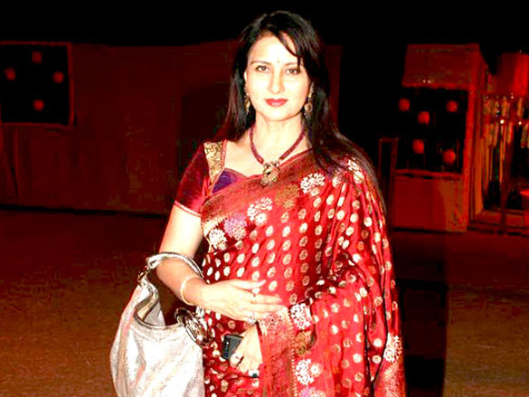urmila and vidya at sandesh mayekars daughter shivanis wedding reception 11