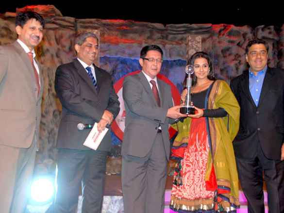 vidya balan graces utv autocar india awards 2011 3