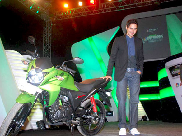 dino morea and dia mirza at overdrive awards 2011 3