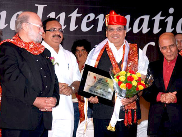 subhash ghai honoured with a special achievement award at piff 2011 3