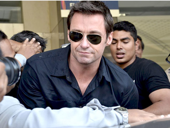 hugh jackman lands in mumbai 8