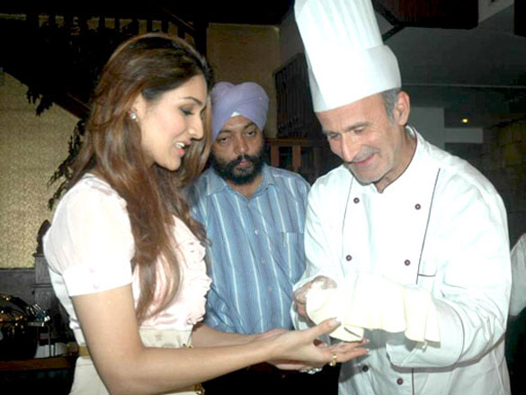 narmmadaa ahuja with chef claudio at grillopollis 3