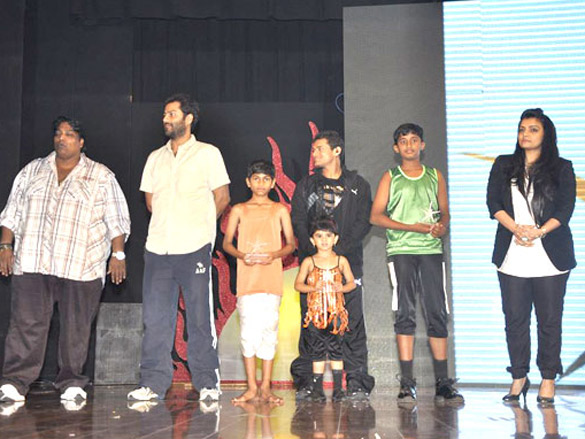 vaibhavi merchant and abhishek kapoor grace sdfa annual event 3