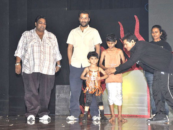 vaibhavi merchant and abhishek kapoor grace sdfa annual event 5