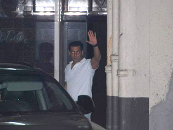 katrina kaif snapped leaving salmans house 7