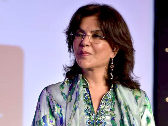 zeenat aman at product of the year award 4