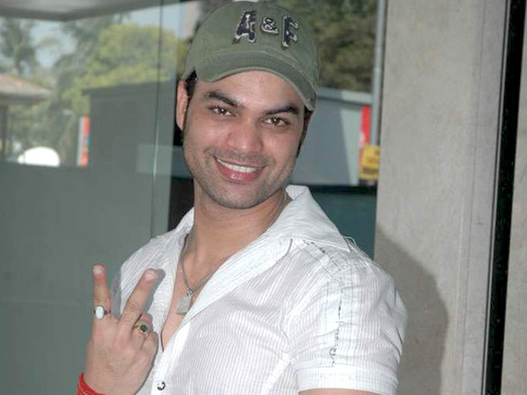 tusshar kapoor and poonam pandey at news 24 cricket bash 4