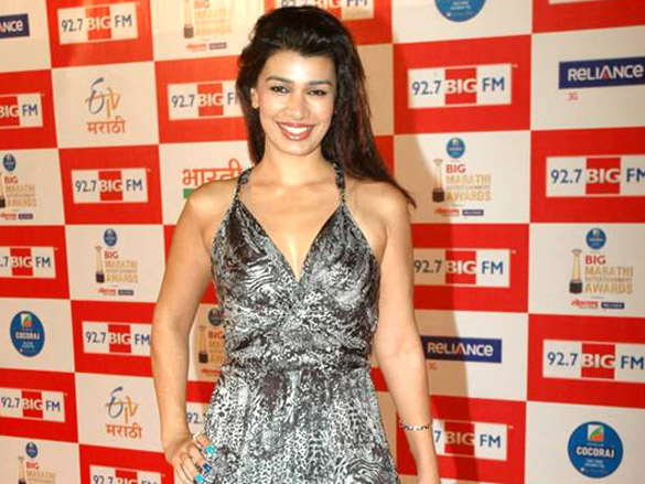 kashmera shah at big marathi awards 3